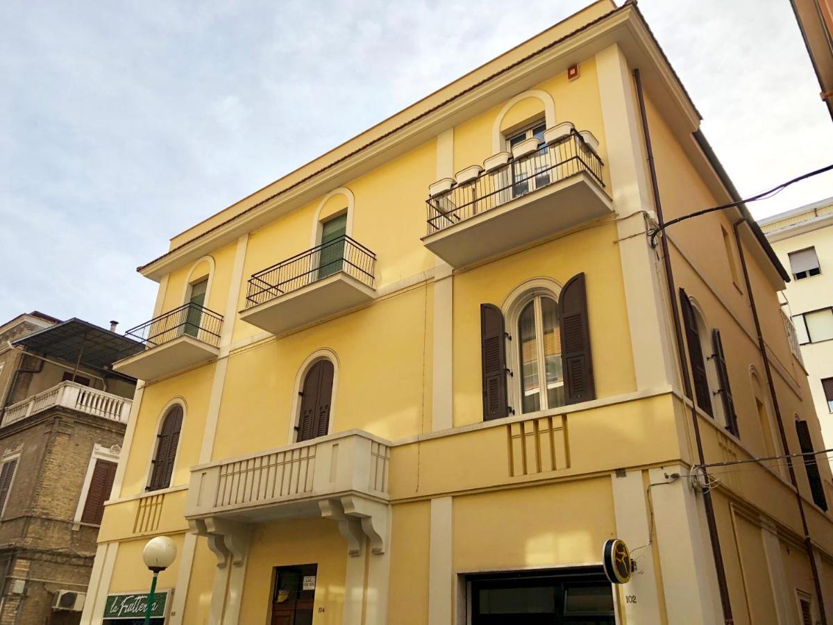 Pescara Centro Silenzioso E Confortevole Con Terrazzo Bioclimatico A 2 Minuti Dal Mare Bagian luar foto